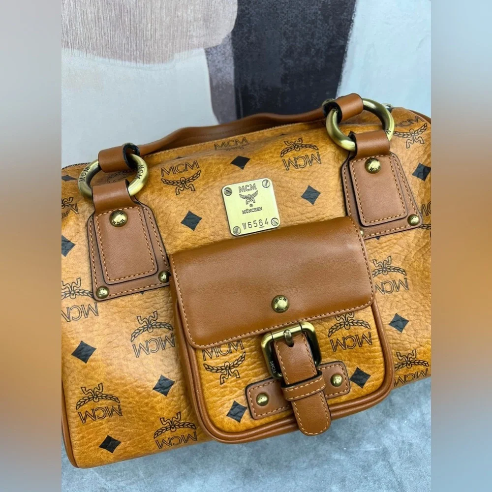 π΅ MCM Boston Arm Bag π΅ - Picture 13 of 16